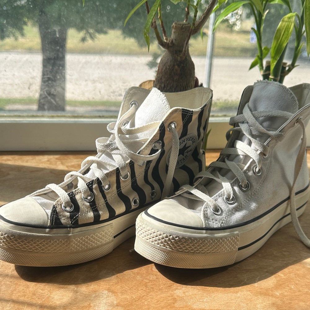 Converse High-Top Platform Sneakers - Black and White Zebra print 🦓